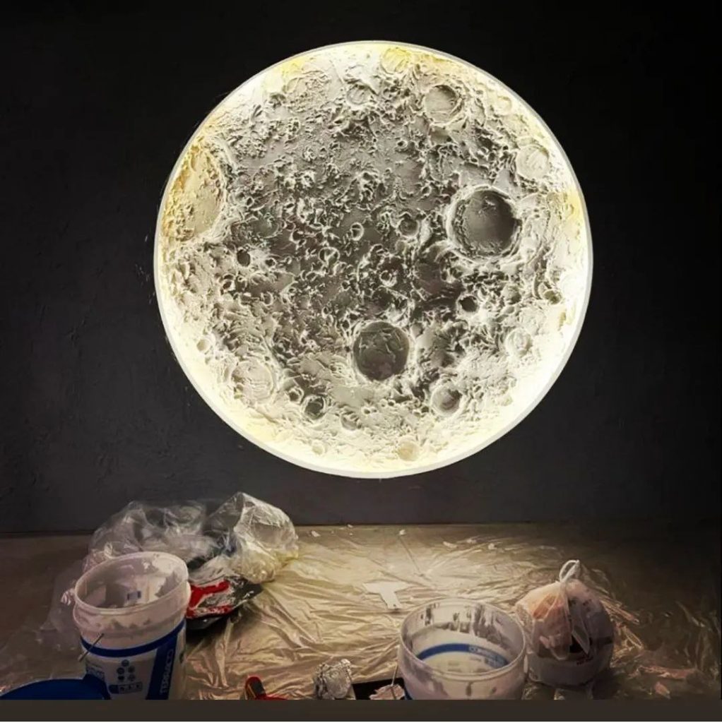 طرح ماه روی دیواری - نقش برجسته ماه